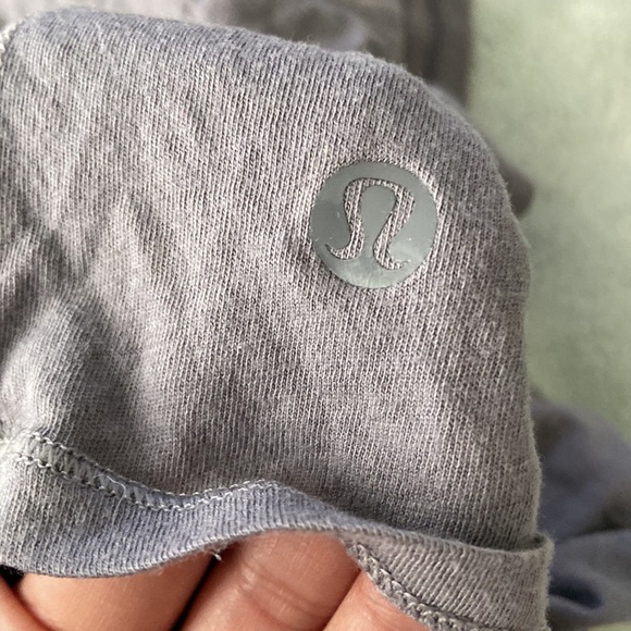 Lululemon Crisscross Back Tank Top Size 8 - Picture 3 of 3